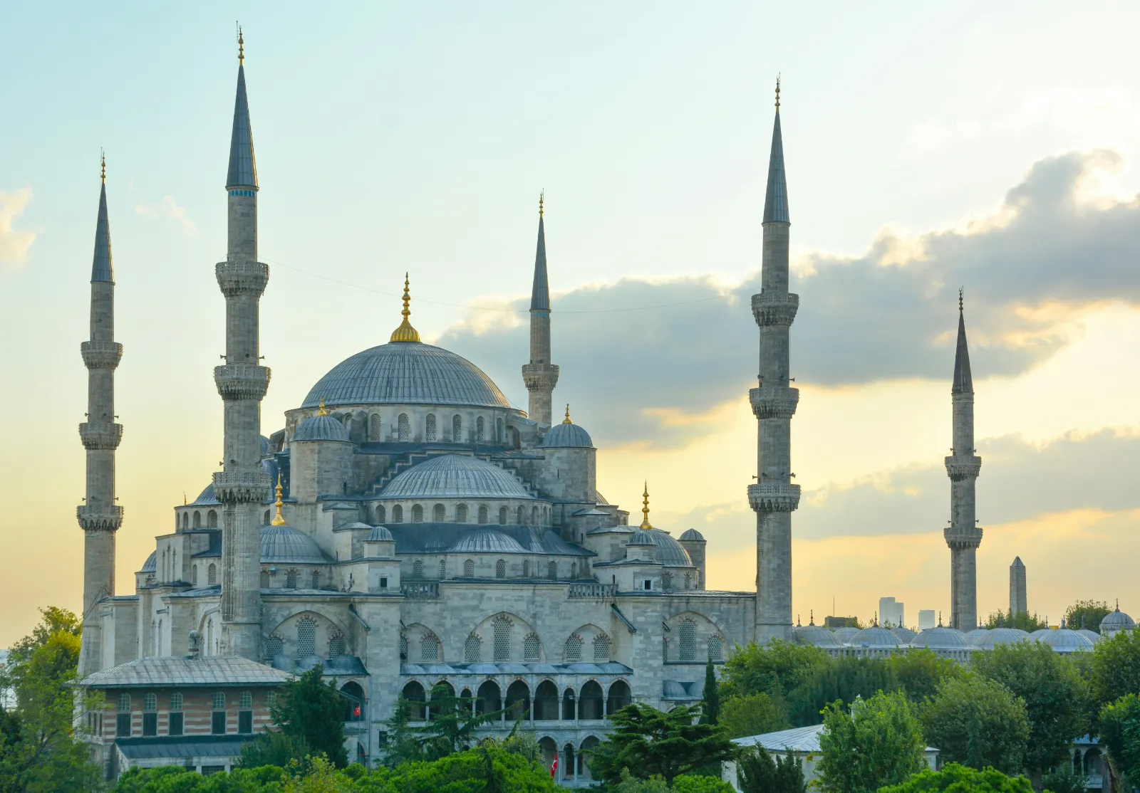 Blue Mosque travel view in Istanbul 3