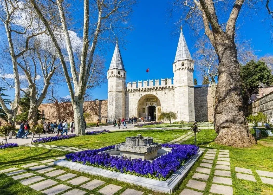 Blue Mosque travel view in Istanbul 4